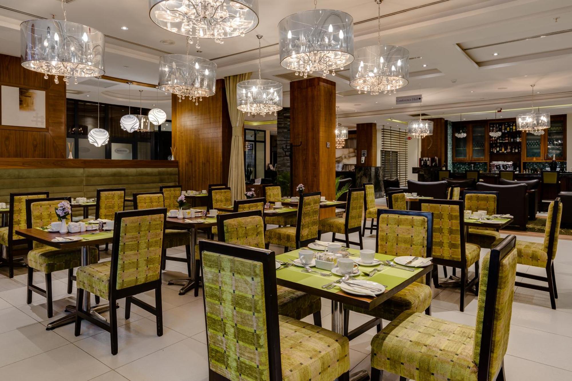 Protea Hotel By Marriott Benin City Select Emotan Exterior foto