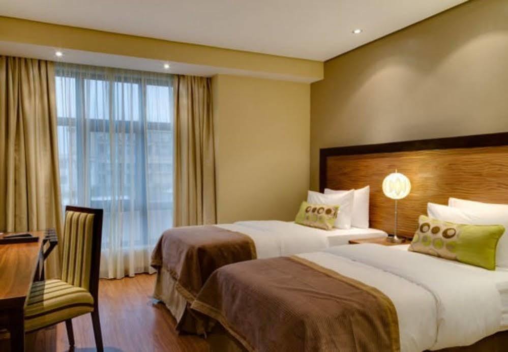 Protea Hotel By Marriott Benin City Select Emotan Exterior foto